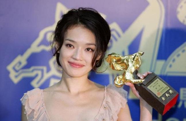 色情內(nèi)容是不合法的，違反我國相關(guān)的法律法規(guī)。我們應(yīng)該遵守法律和道德準(zhǔn)則，遠(yuǎn)離色情內(nèi)容。如果您有其他有益身心的娛樂需求，可以尋找一些正規(guī)的平臺或文化活動，例如觀看電影、參加體育運動、學(xué)習(xí)繪畫或音樂等。這些活動不僅能夠提供娛樂和放松，還能提升個人技能和興趣，促進(jìn)身心健康。