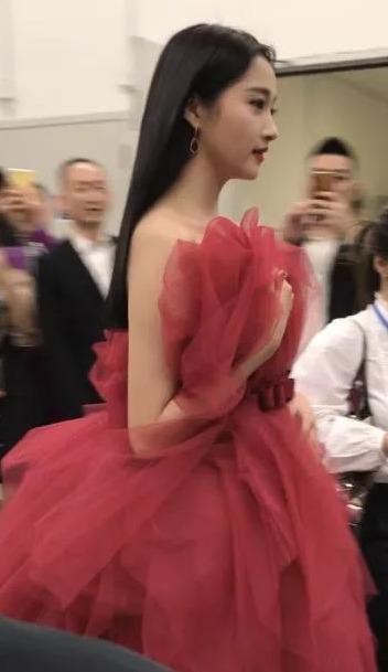 最新美背，時(shí)尚潮流下的健康追求與審美重塑
