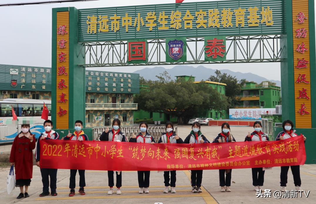 最新教室辦墻報(bào)，展現(xiàn)學(xué)生風(fēng)采，促進(jìn)交流互動(dòng)